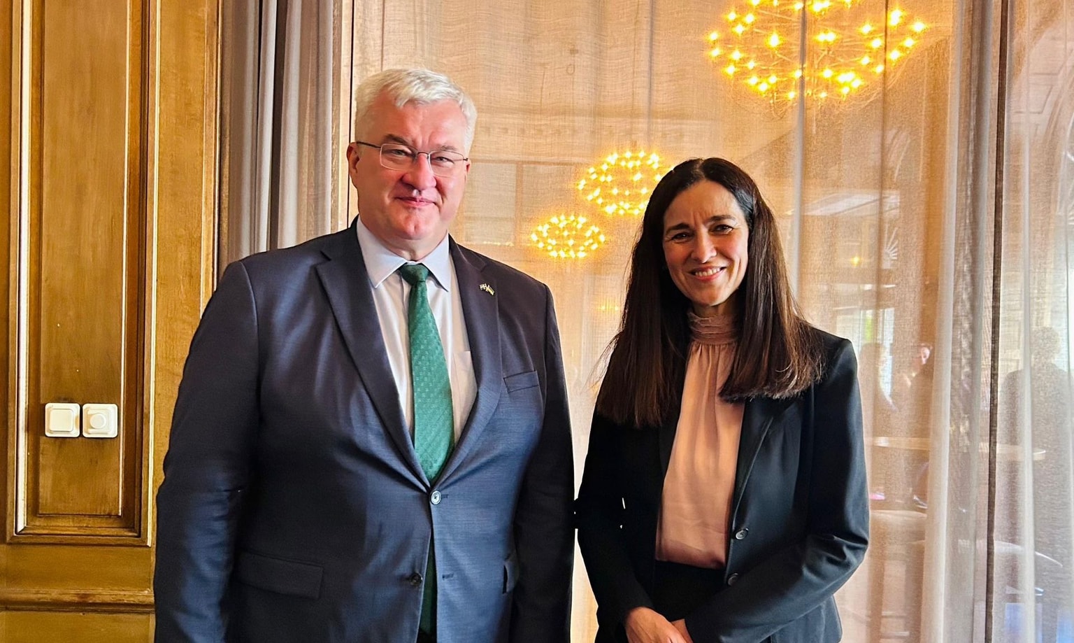 Ukraine's top diplomat meets Hungary's new foreign minister for the first time to discuss minority rights