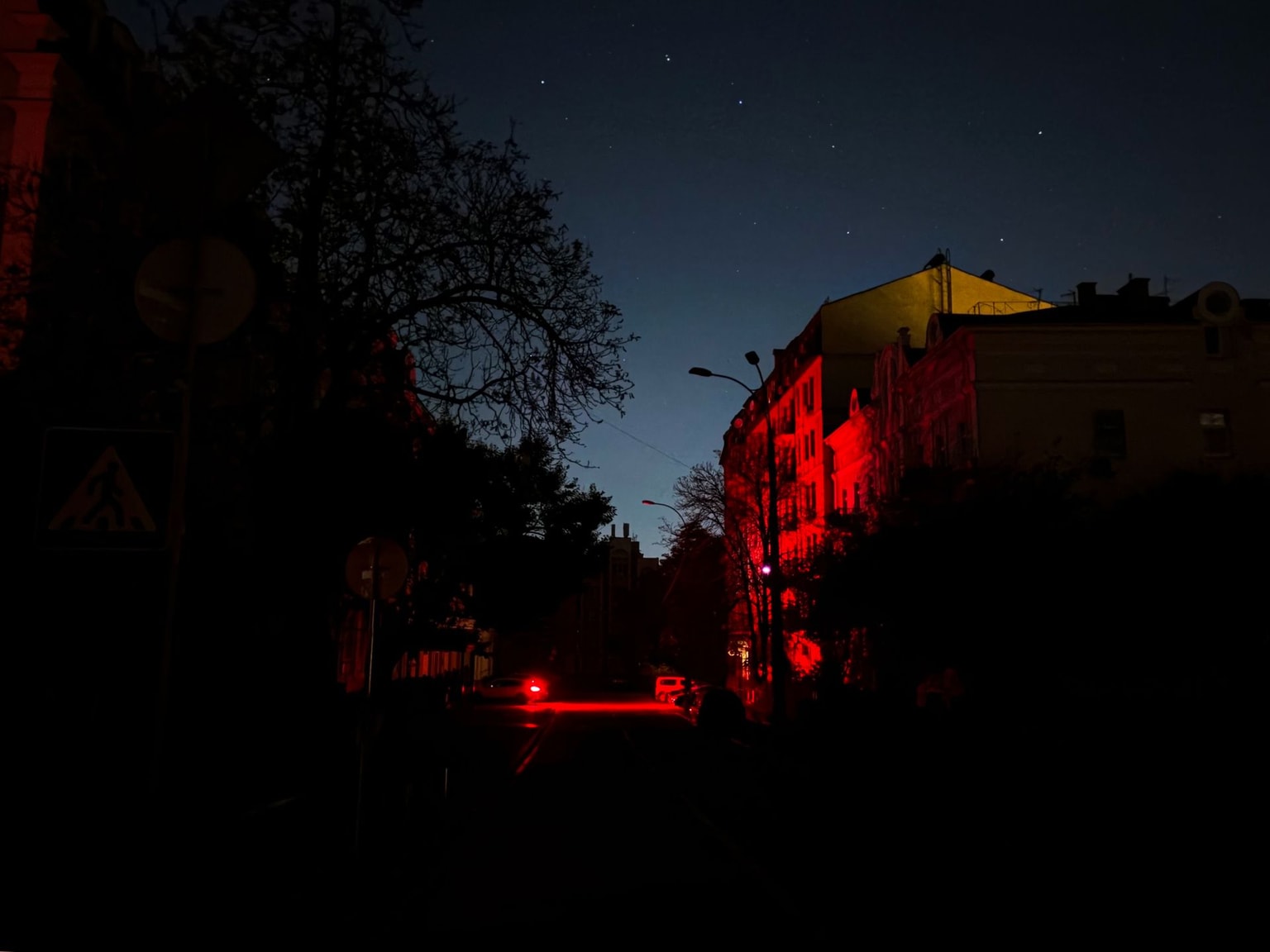 Russian attacks plunge Kyiv into near-total darkness, disrupt power, metro, water supply