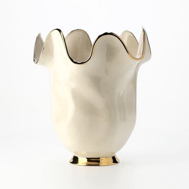 ceramic-vase-by-ukrainian-brand-clay-kyiv