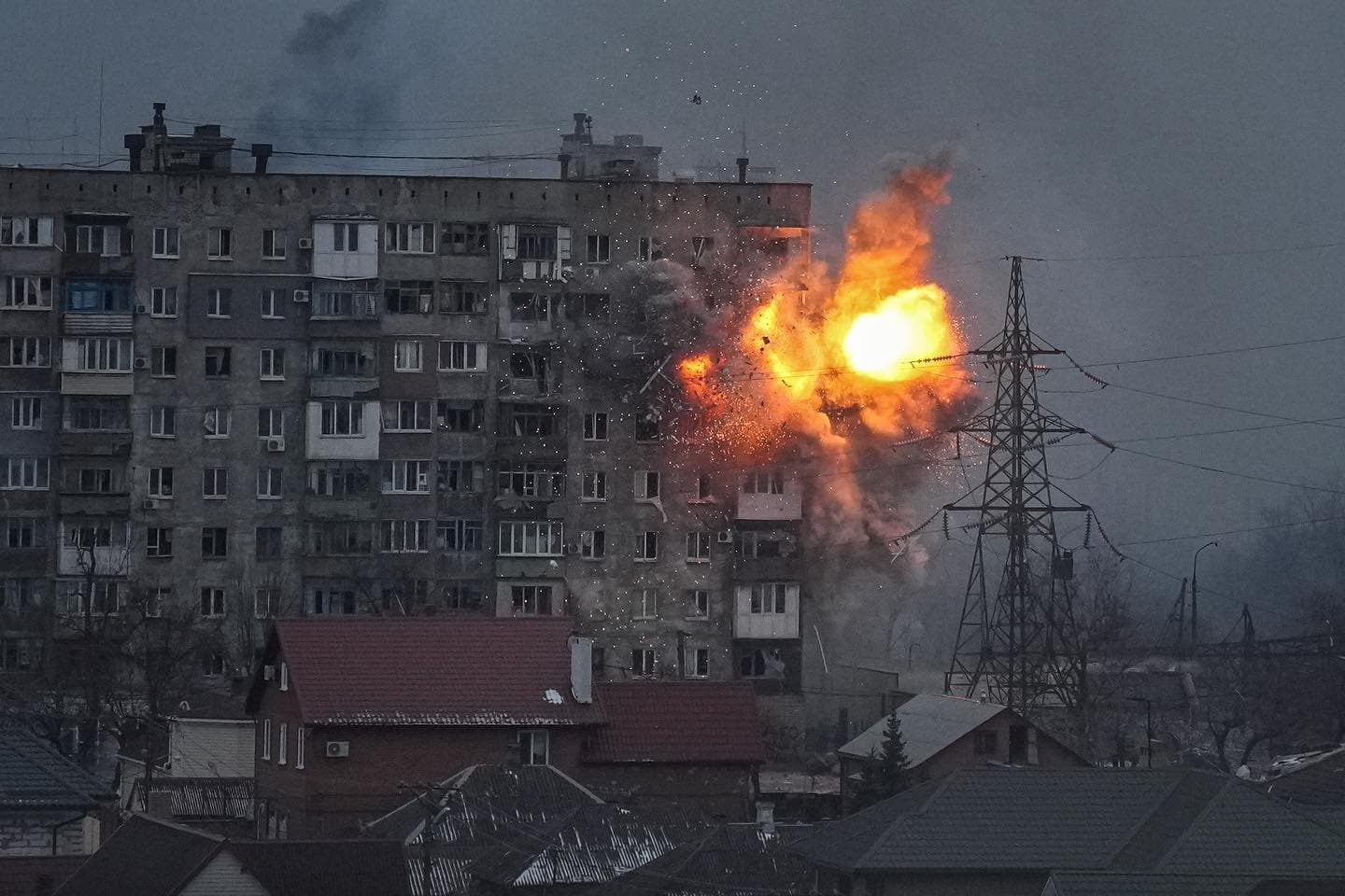 Defenders of besieged Mariupol plead for help, criticize commandment