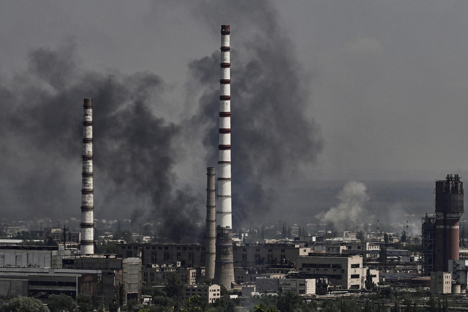 Russian troops seize majority of embattled Sievierodonetsk, civilian evacuation continues despite complications