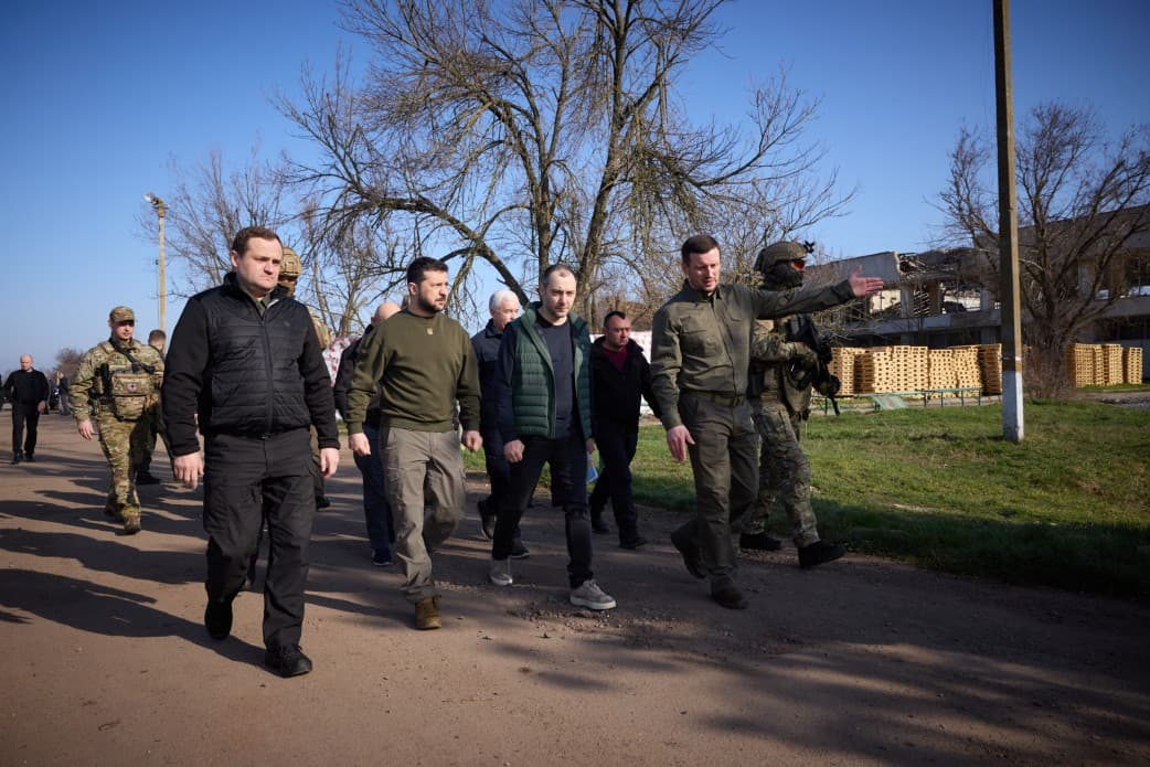 Zelensky visits Kherson Oblast on March 23