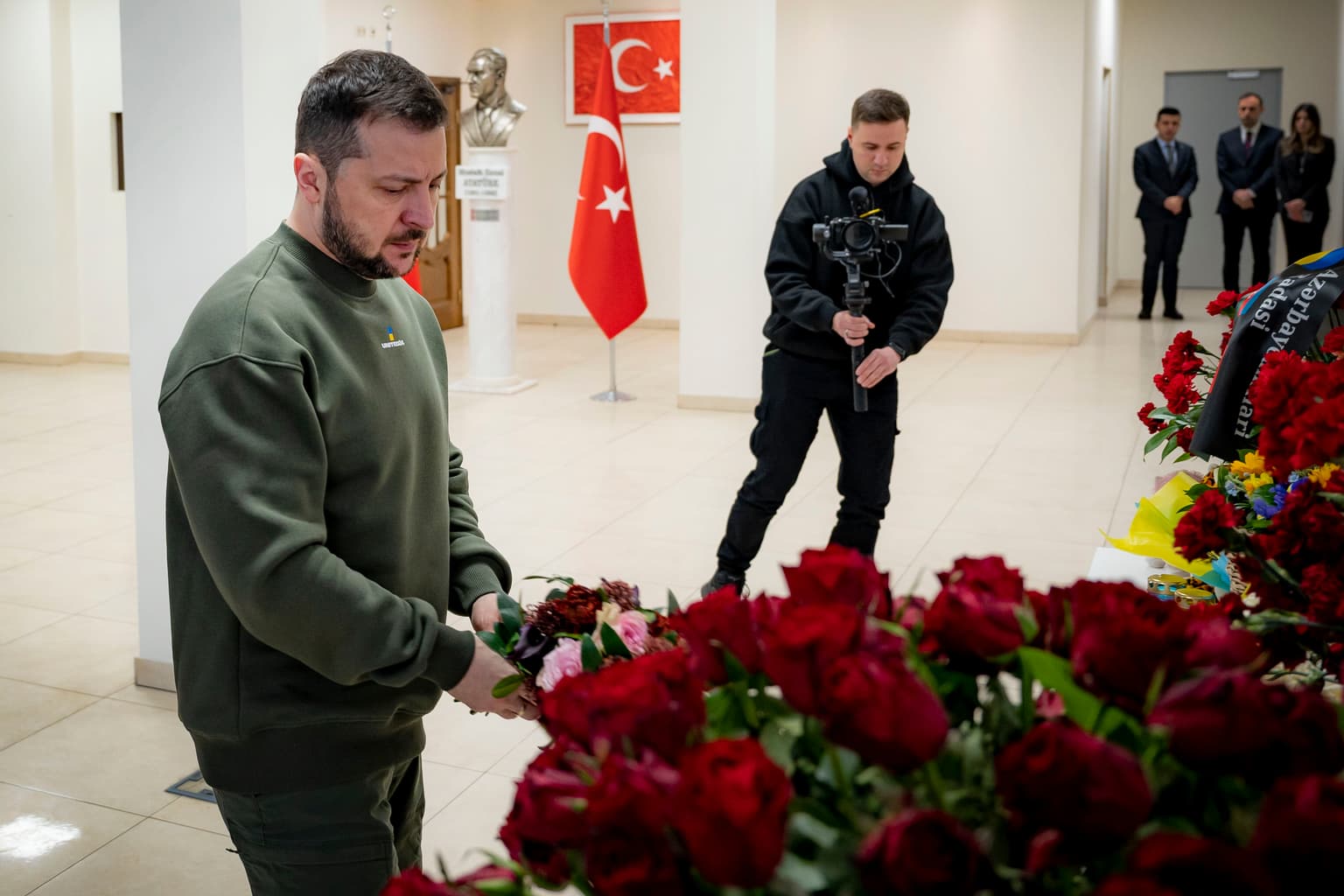 Zelensky honors earthquakes victims in Turkish embassy