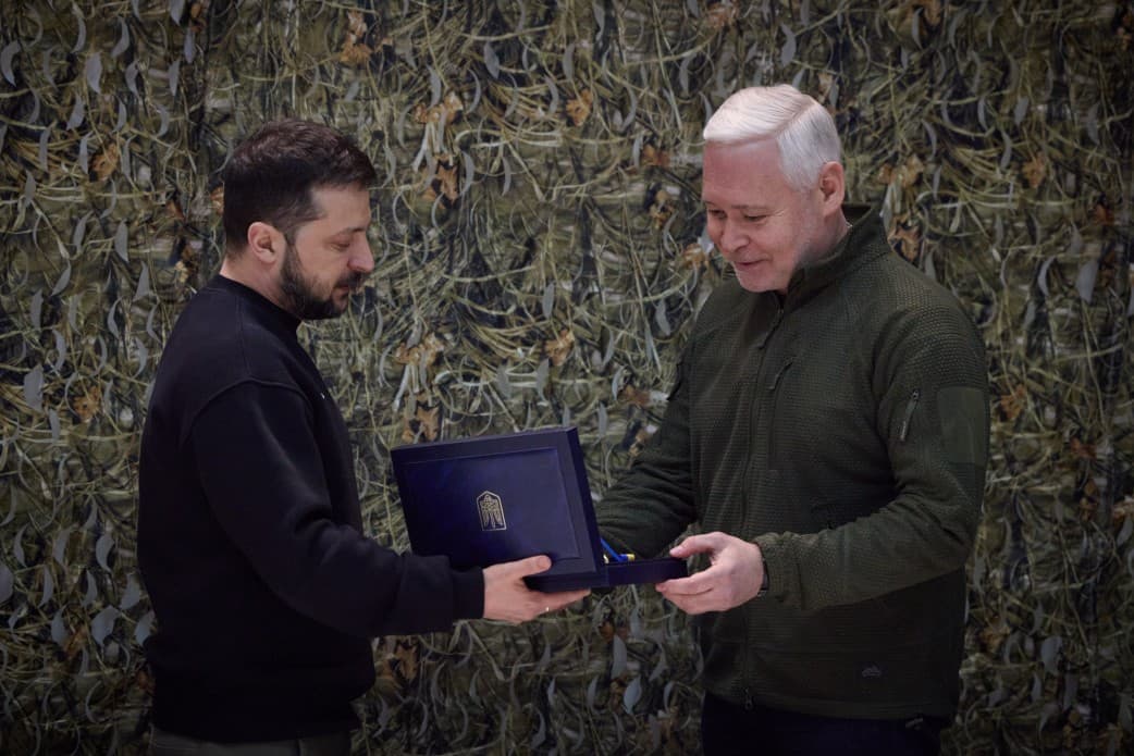 Zelensky visits Kharkiv, hands 'Hero City' award to mayor