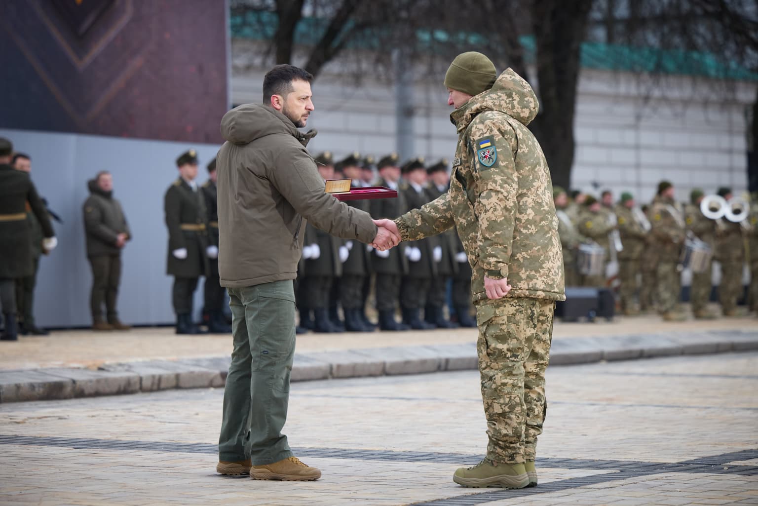 Zelensky presents awards to soldiers on 1-year anniversary of Russia's all-out war