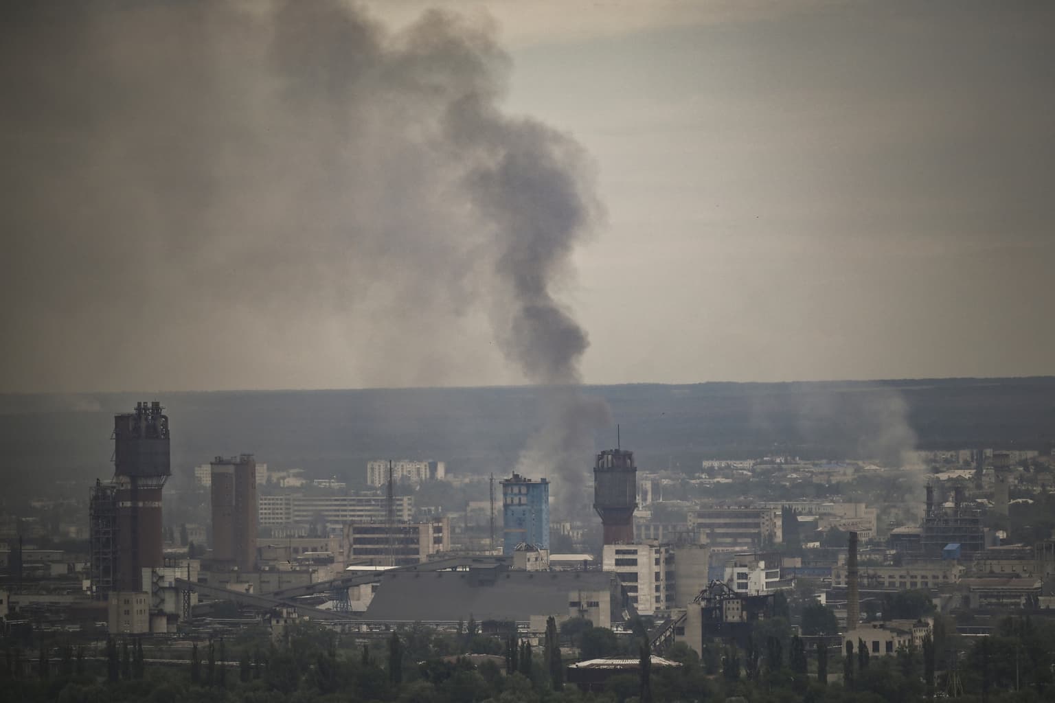 Ukrainian troops withdrawing from embattled Sievierodonetsk, fighting continues