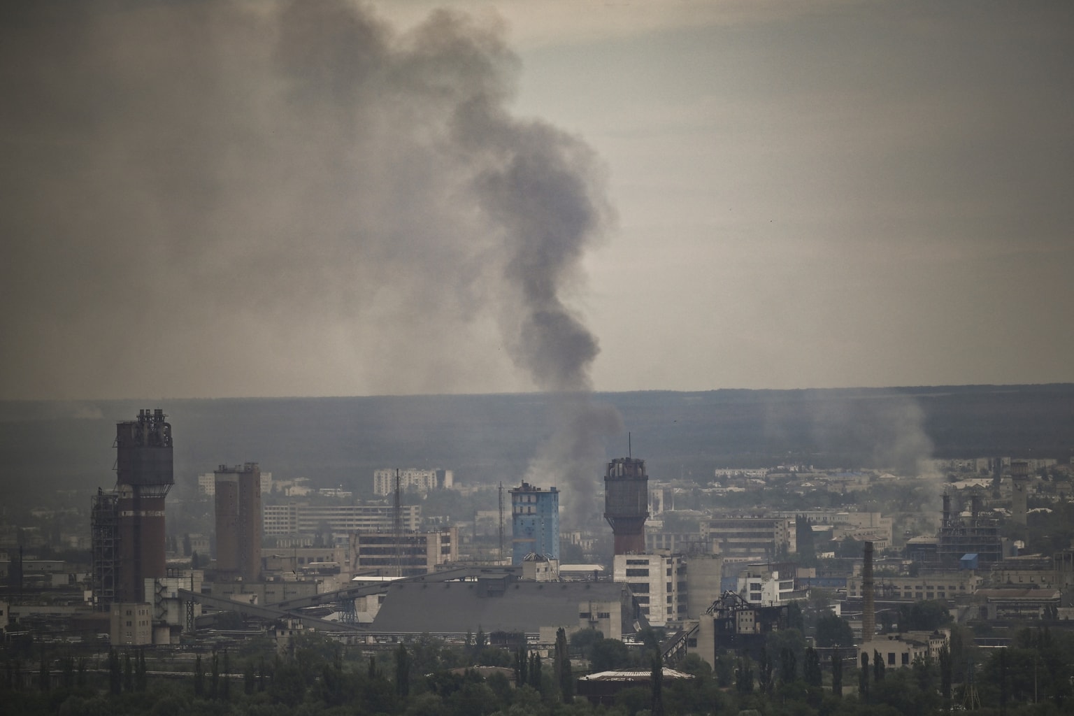Ukrainian troops withdrawing from embattled Sievierodonetsk, fighting continues