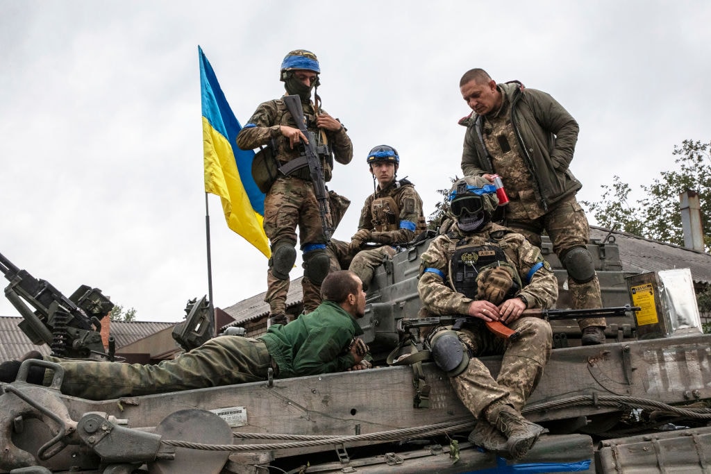 US to back Ukraine's right to maintain sufficient army in talks with Russia, Bloomberg reports