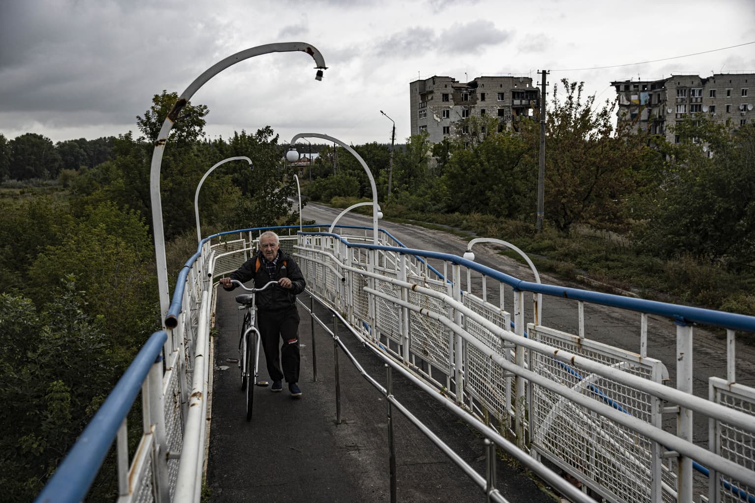 Ukraine war latest: 440 graves found in liberated Izium as Russia continues to fire at infrastructure across Ukraine