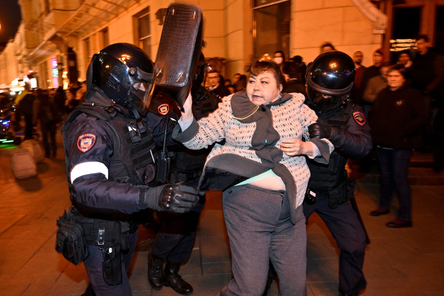 Monitoring group: At least 735 anti-mobilization protestors detained in Russia
