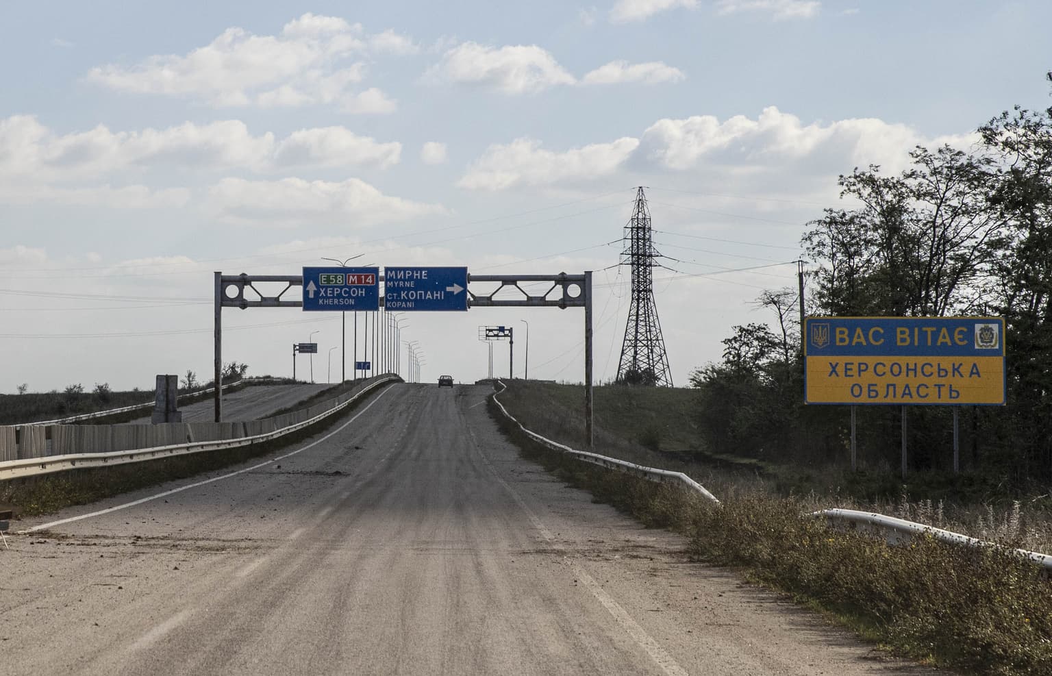 As Ukraine sets its sights on liberating Kherson, Russian proxies try to push people out