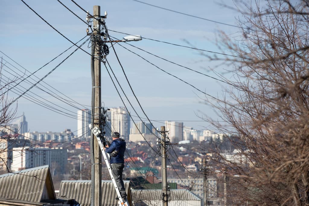 Ukraine to consider restarting electricity exports if grid stability persists