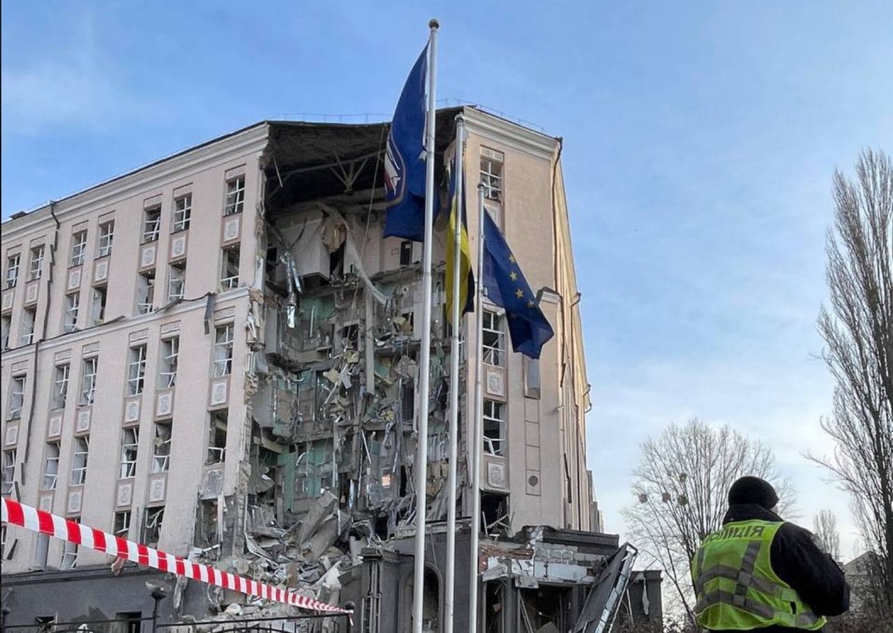 Russia fires missiles at Ukrainian cities on New Year's Eve, killing at least 1, injuring 28