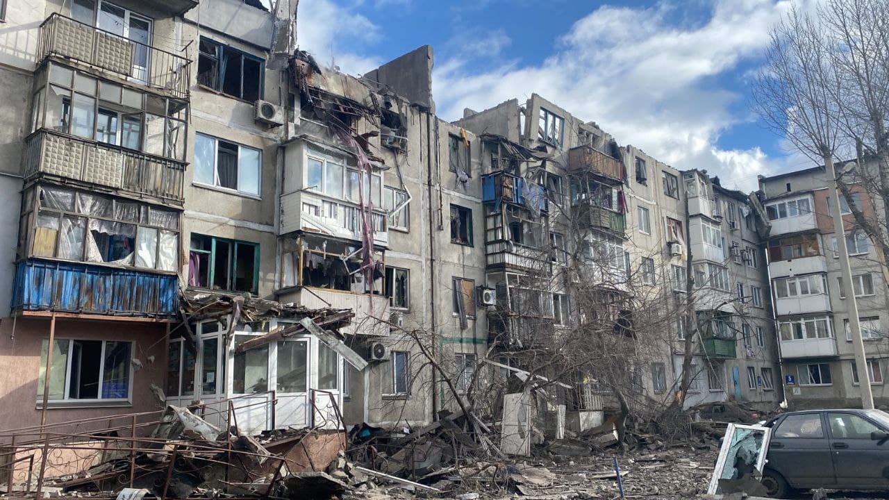 Russian strike on residential building injures at least 12 in Pokrovsk