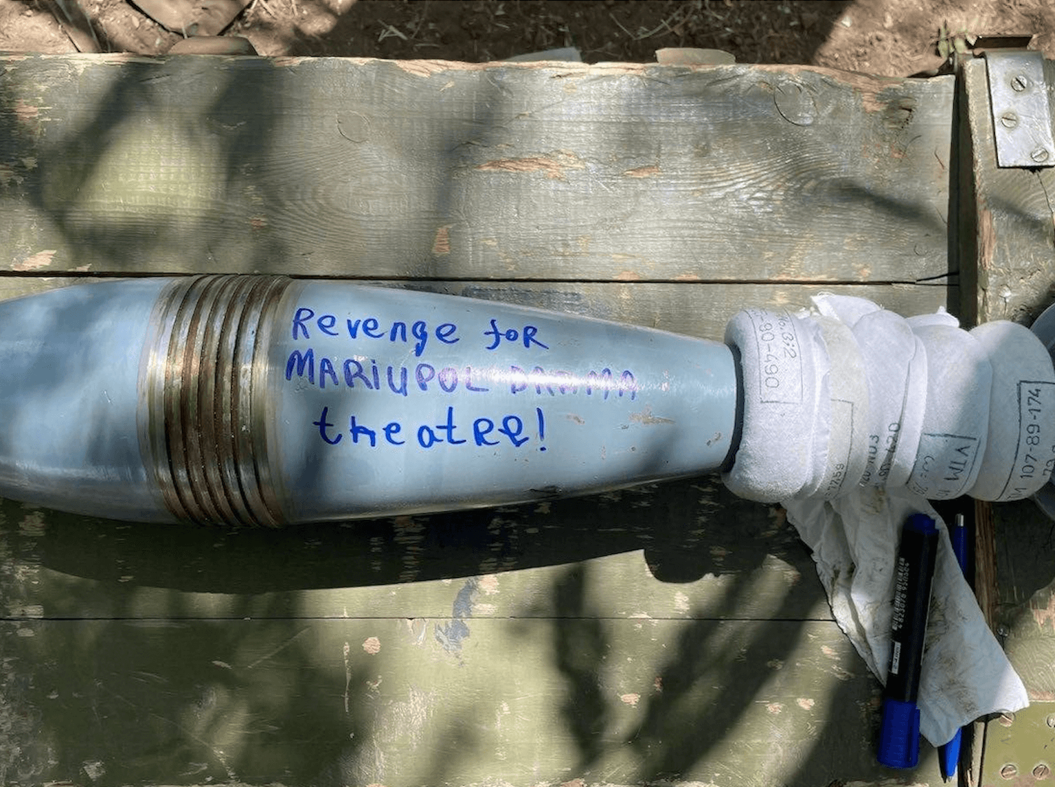 Missile mail. Ukrainian volunteers write deadly greetings to Russia to raise money