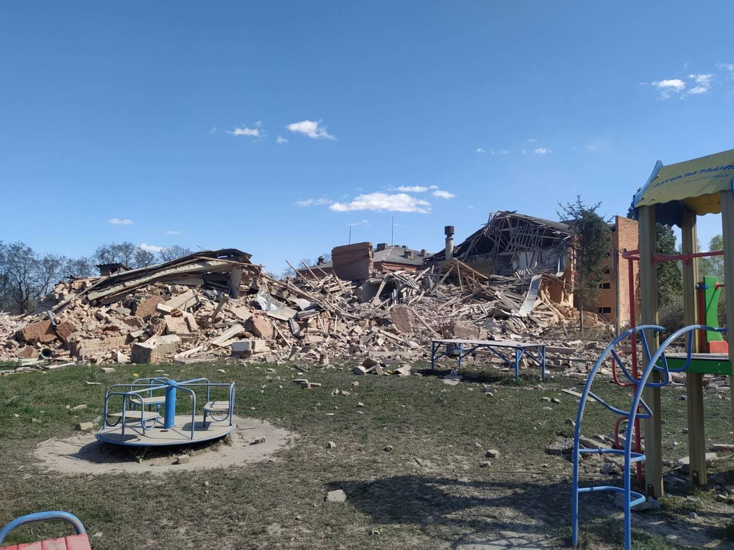 Russia hits Chernihiv Oblast with guided bombs, killing child