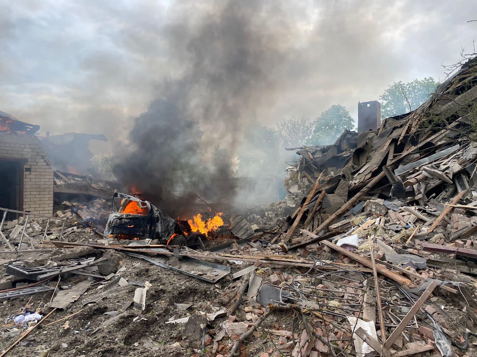 Russian military hits Sloviansk, killing civilian