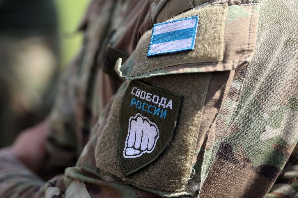 Russian anti-Kremlin militia break into Russia, claim to occupy villages