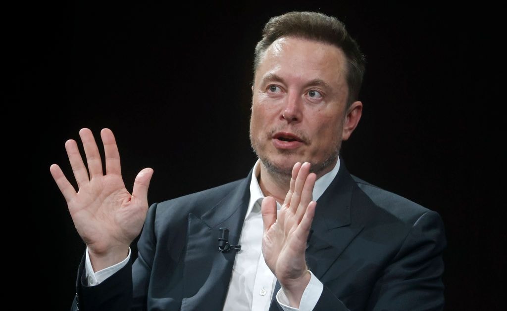 Democratic senators urge investigation into Musk's calls with Russia, Reuters reports