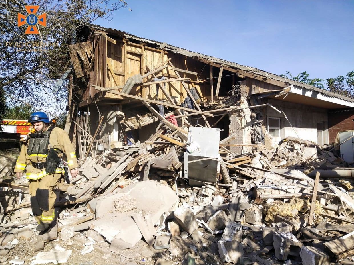 Governor: Russian cluster bomb attack kills 1, wounds 2 in Zaporizhzhia Oblast