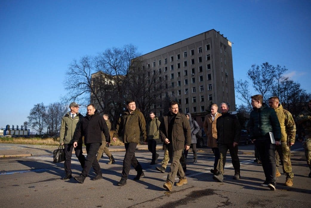 Zelensky visits south of Ukraine
