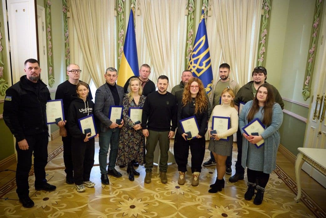 Zelensky awards Ukrainian volunteers on International Volunteer Day