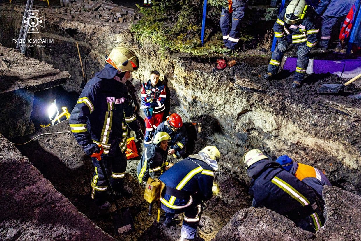 State Emergency Service: 2 gas service workers killed by cave-in during repair work in Kharkiv