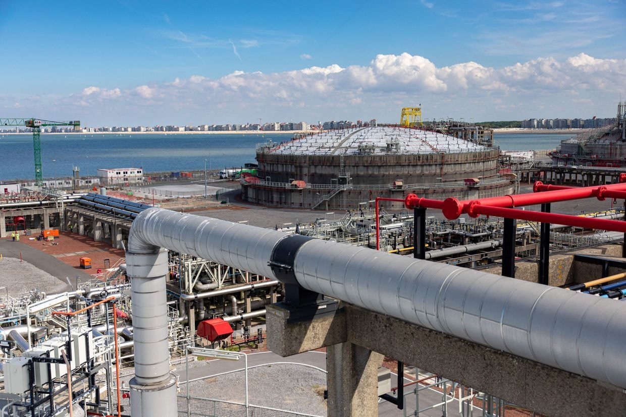 White House dismisses linking Ukraine aid to reversal of natural gas policy