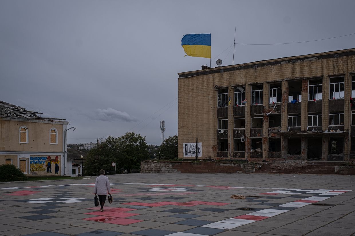 Russian airstrike on Kupiansk kills 2, injures 5