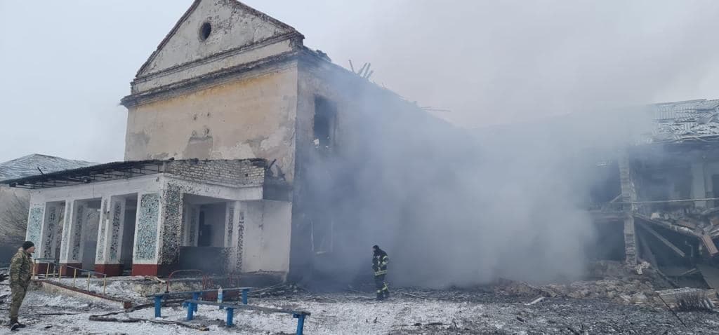 Russian attacks against Ukraine kill 2, injure 20 over past day