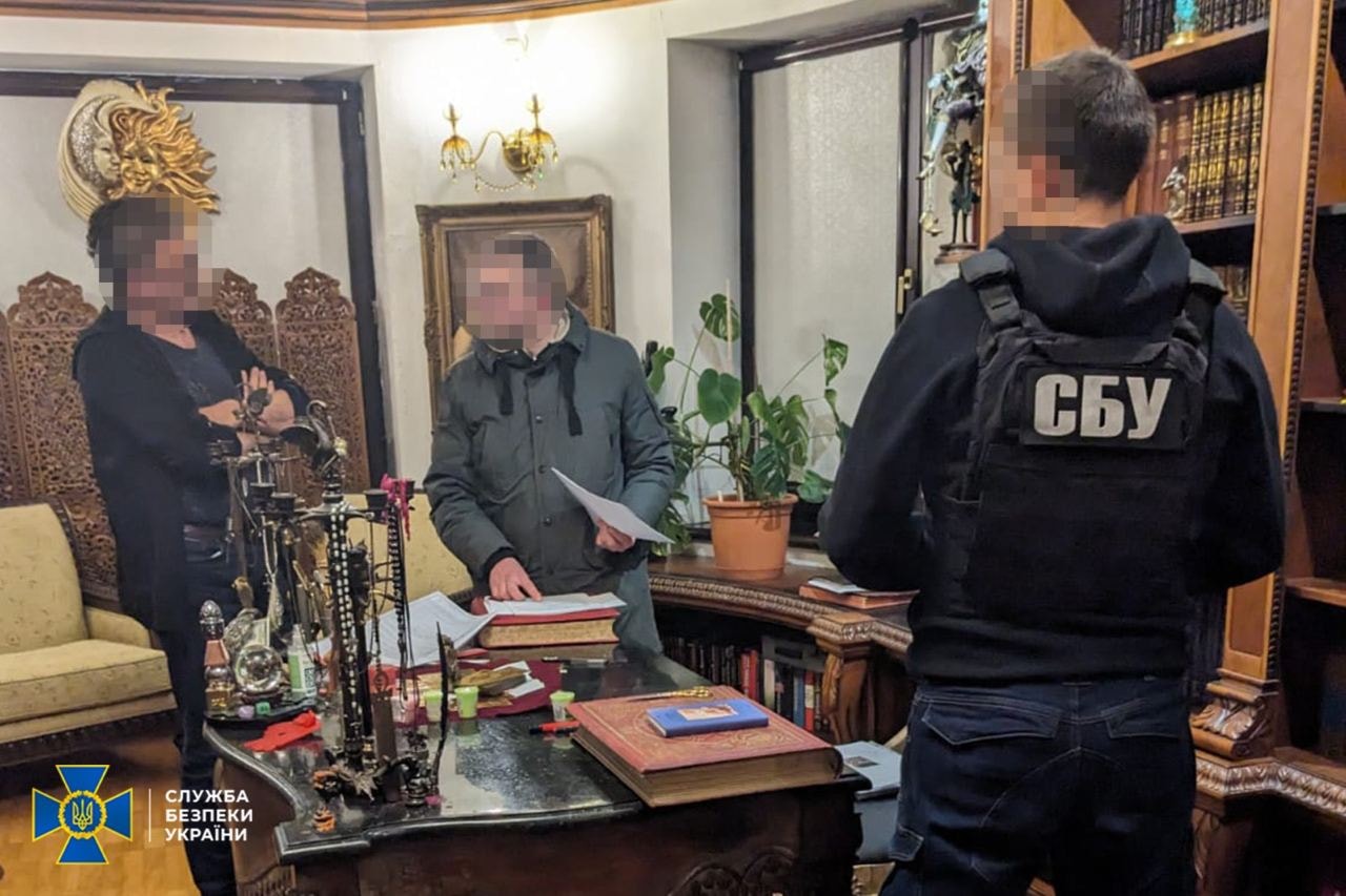 Defense Ministry official suspended in alleged connection to weapons procurement fraud case