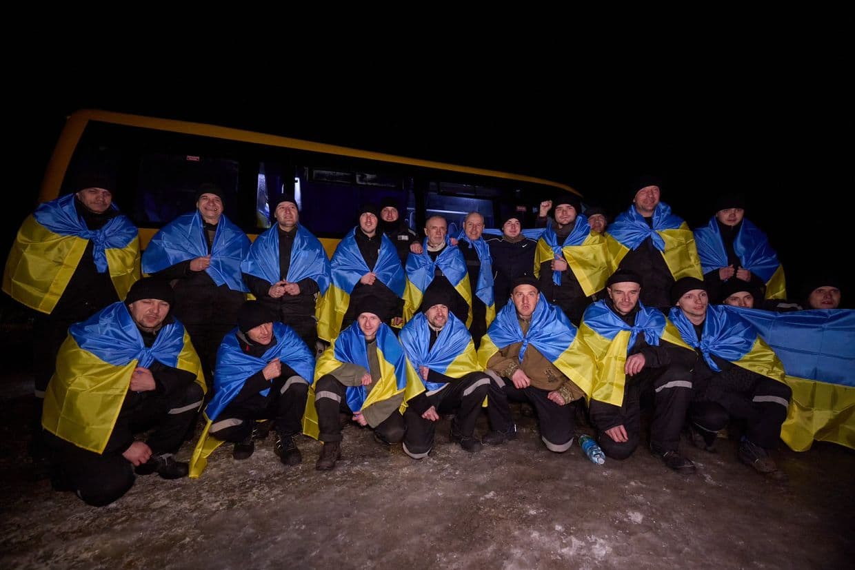 Ukraine returns 100 POWs from Russian captivity