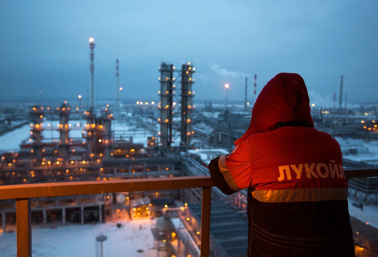 The sanctions imposed by Ukraine against Lukoil do not affect the current transit of oil through the Druzhba pipeline.