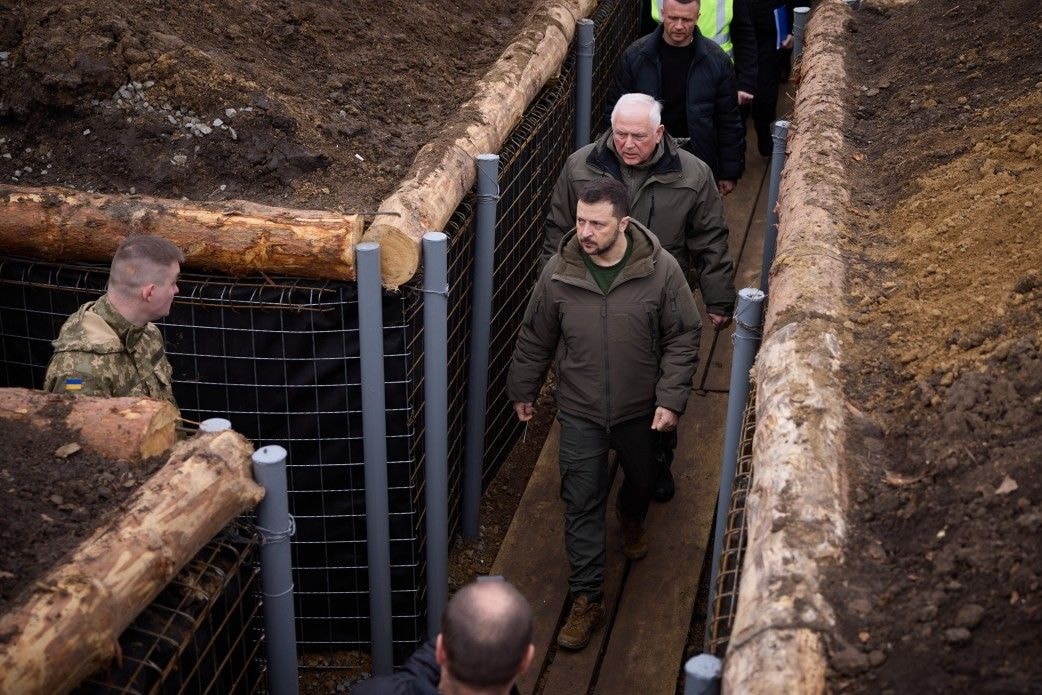 Zelensky visits Sumy Oblast, inspects fortifications