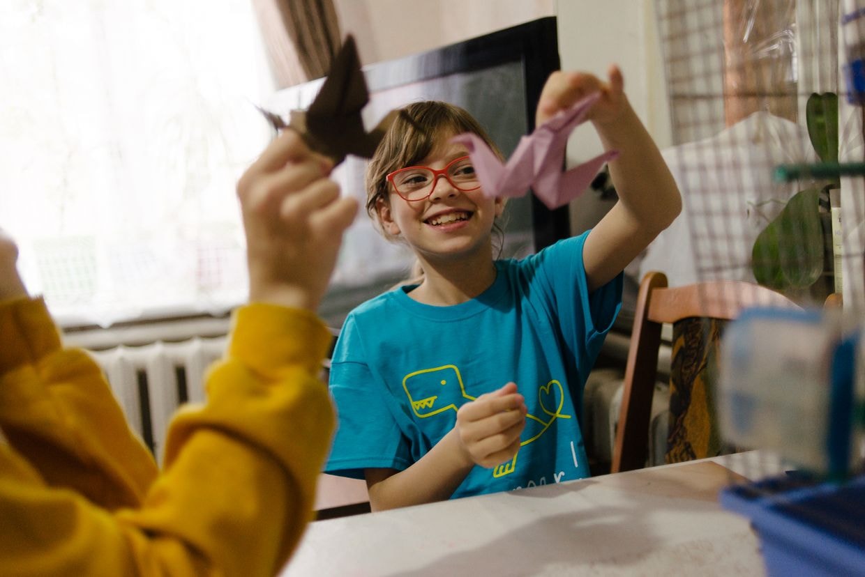As their parents refuse to evacuate, these Ukrainian children grow up on the front line (Photos)