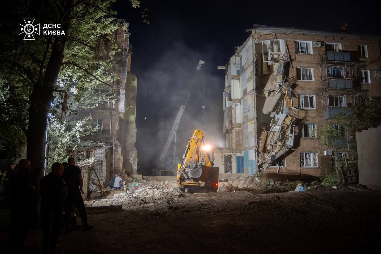 Updated: Emergency workers end rescue operations in Kyiv after mass missile strike