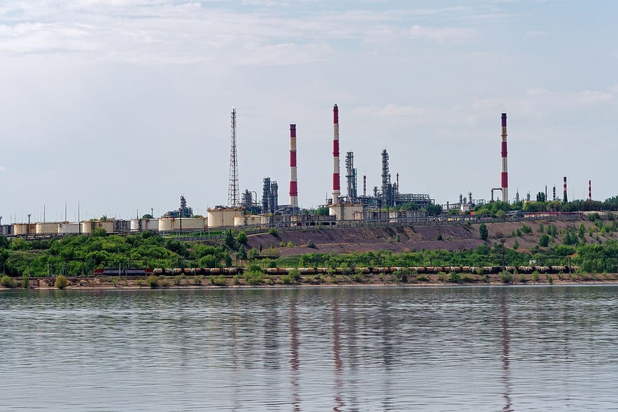 Ukrainian drones hit oil refinery in Russia's Saratov, HUR source confirms