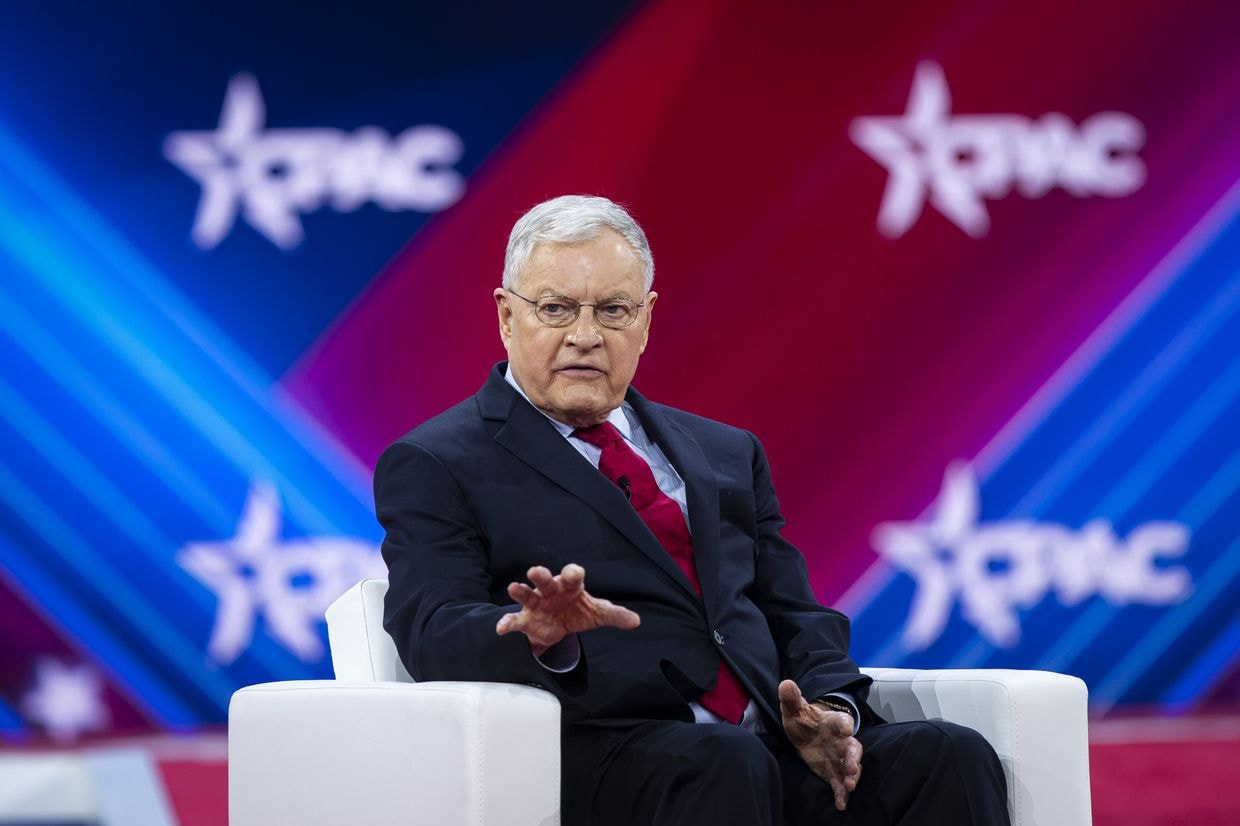 'Russia cannot continue to stall for time' while bombing Ukrainian civilians, Kellogg says