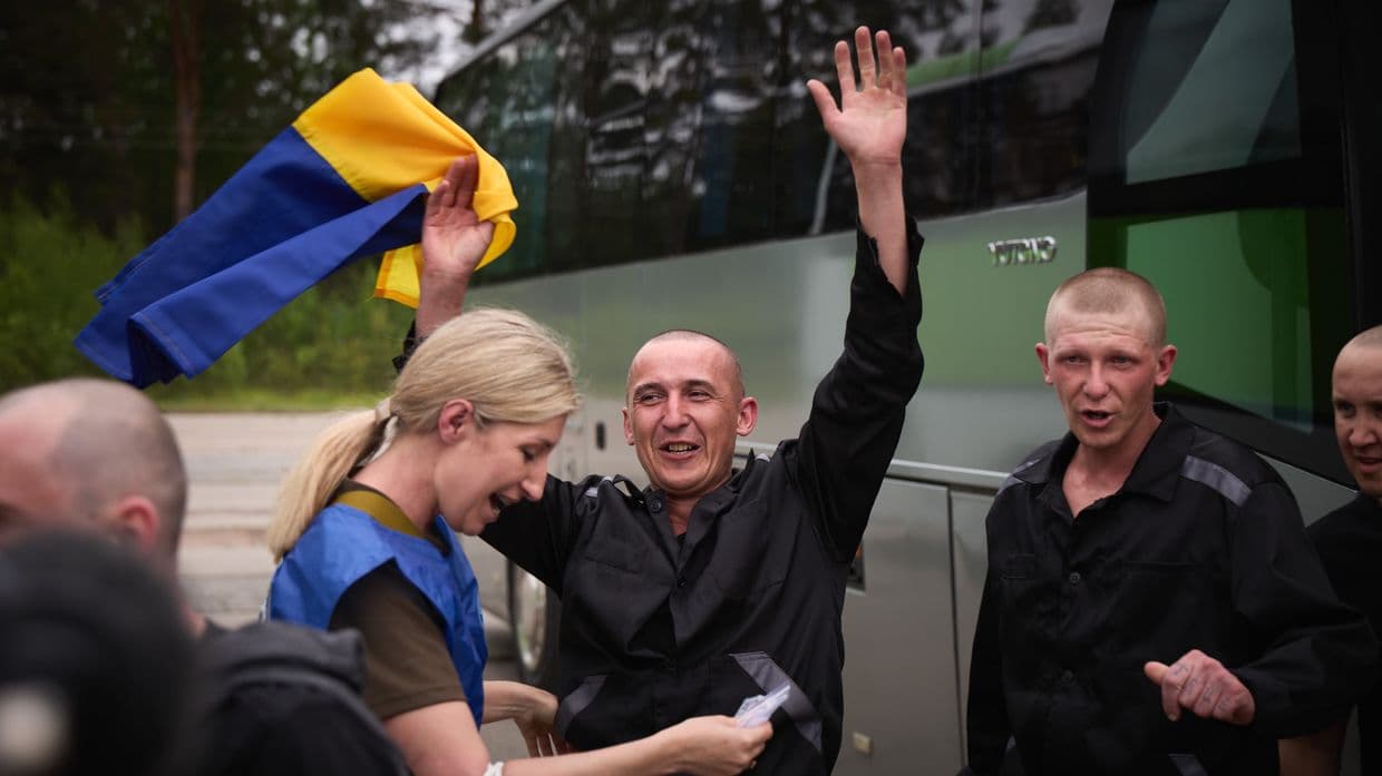 Ukraine brings home 303 POWs in final phase of biggest prisoner swap with Russia