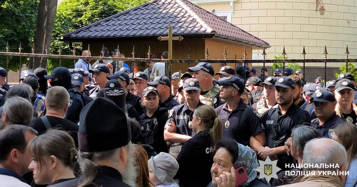 Clashes erupt in southwestern Ukraine over church control amid shift away from Moscow-affiliated clergy