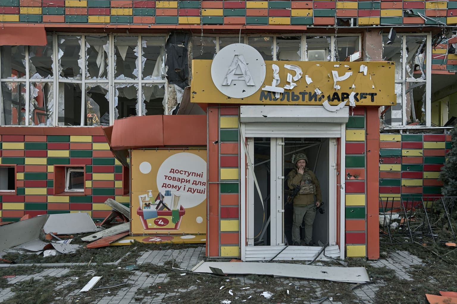 Ukraine will not accept any peace deal requiring territorial concessions, Syrskyi tells UK broadcaster