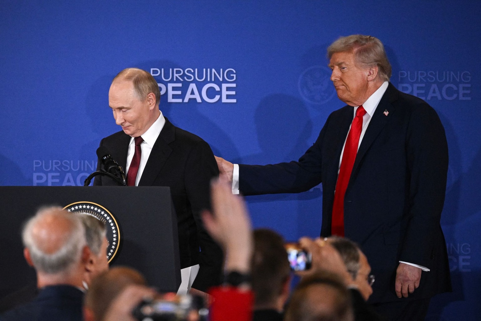 Trump, Putin hold phone call ahead of Zelensky's visit to Washington