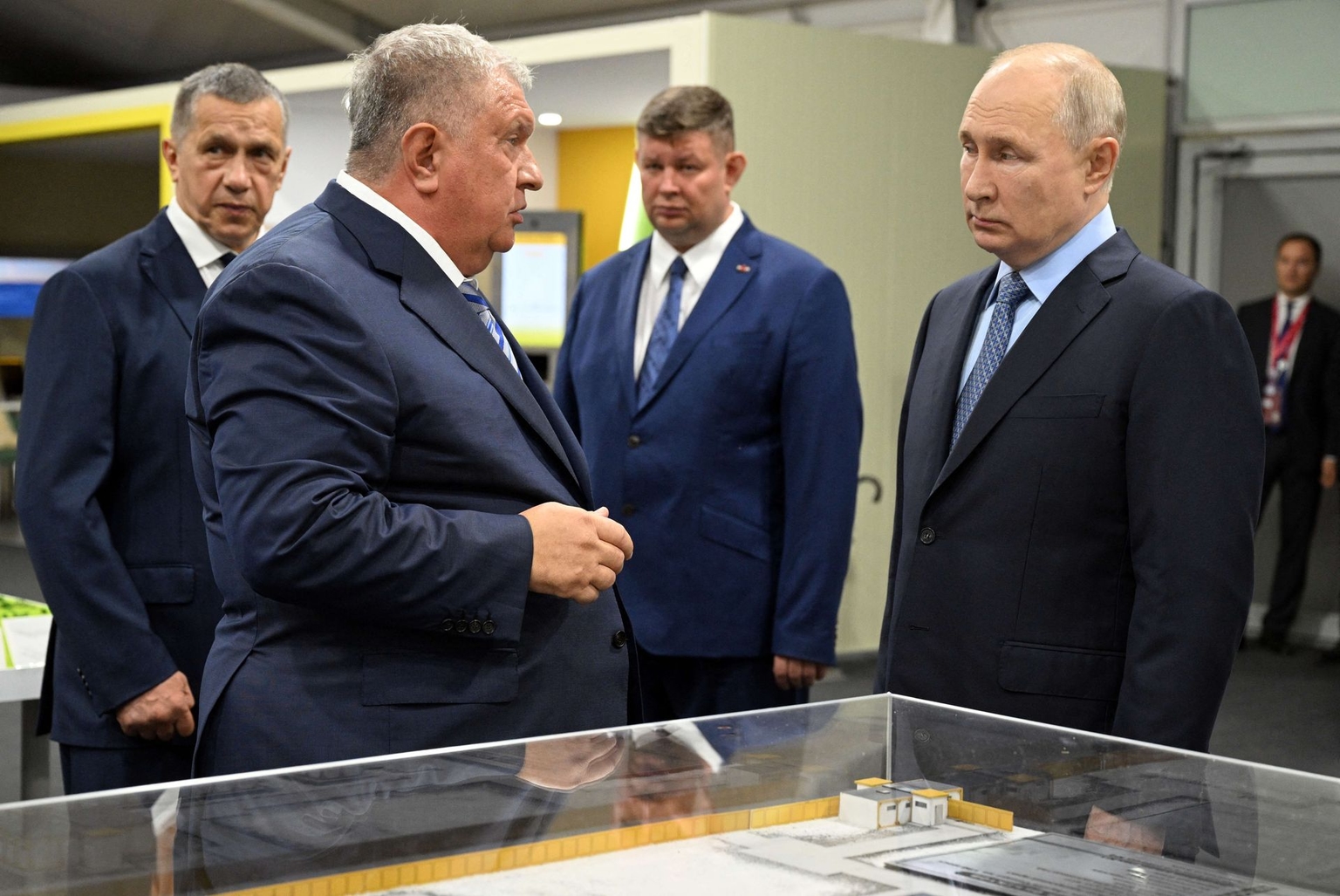 Russian President Vladimir Putin (R) speaks with Rosneft CEO Igor Sechin (L) in Primorsky Krai, Russia, on Sept. 11, 2023.Russian President Vladimir Putin (R) speaks with Rosneft CEO Igor Sechin (L) in Primorsky Krai, Russia, on Sept. 11, 2023.