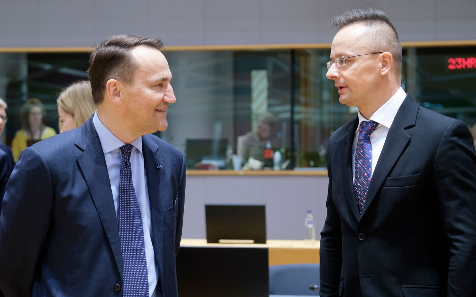 Poland hopes Ukraine knocks out Druzhba pipeline — Sikorski taunts Hungary
