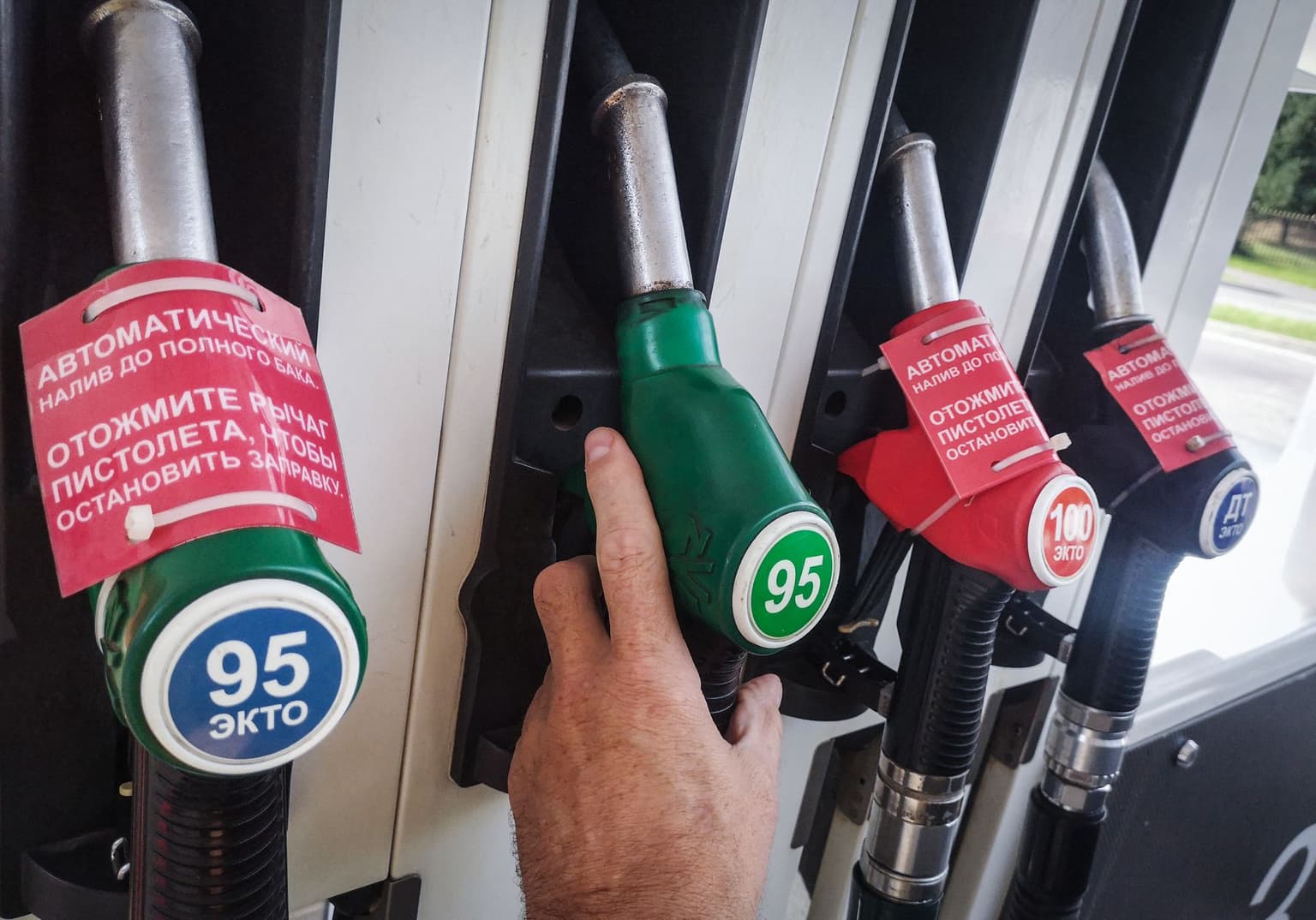 Russia mulls price caps at gas stations, expert warns of mass 'out-of-stock' signs