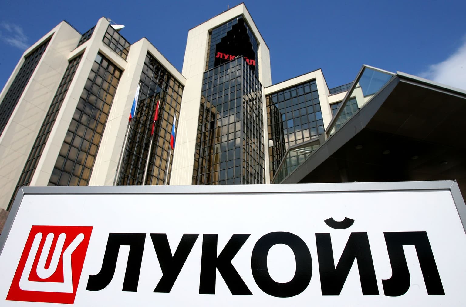 UK imposes 'strongest sanctions yet' on Russia, targets 2 oil giants