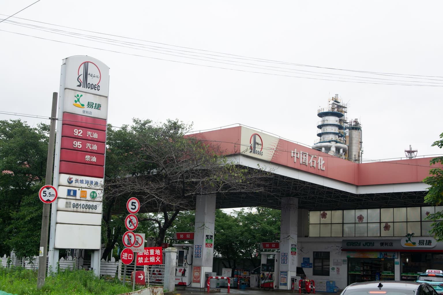 Chinese refiners start shunning Russian oil after US sanctions, Bloomberg reports