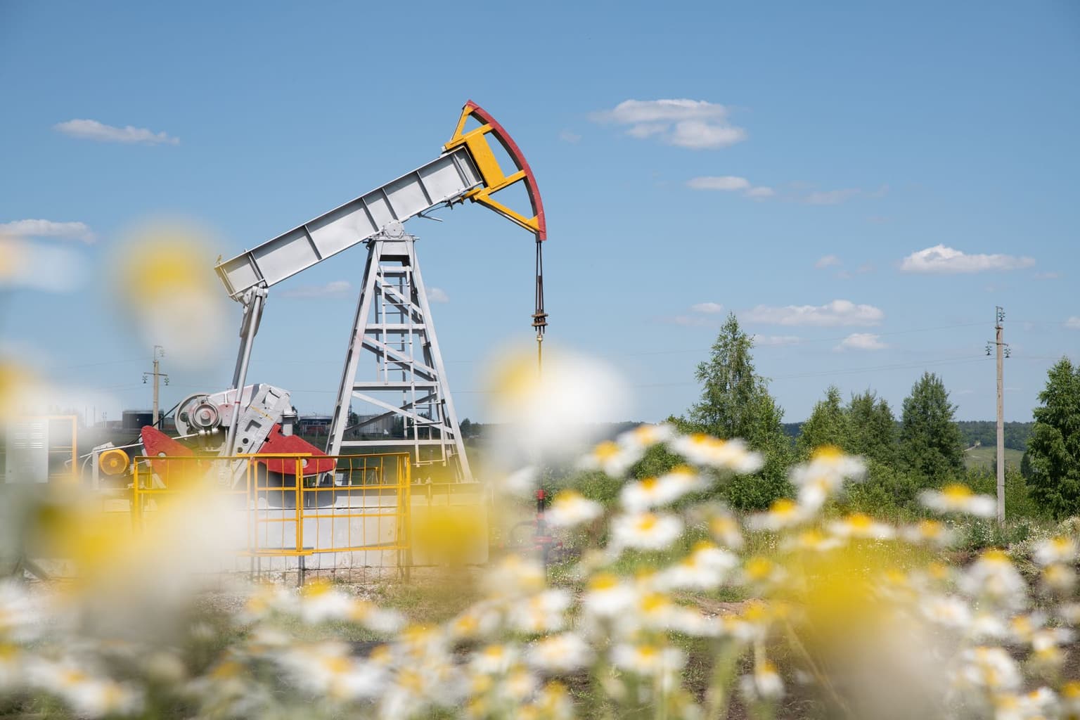 Russia's flagship oil price drops as buyers retreat ahead of US sanctions