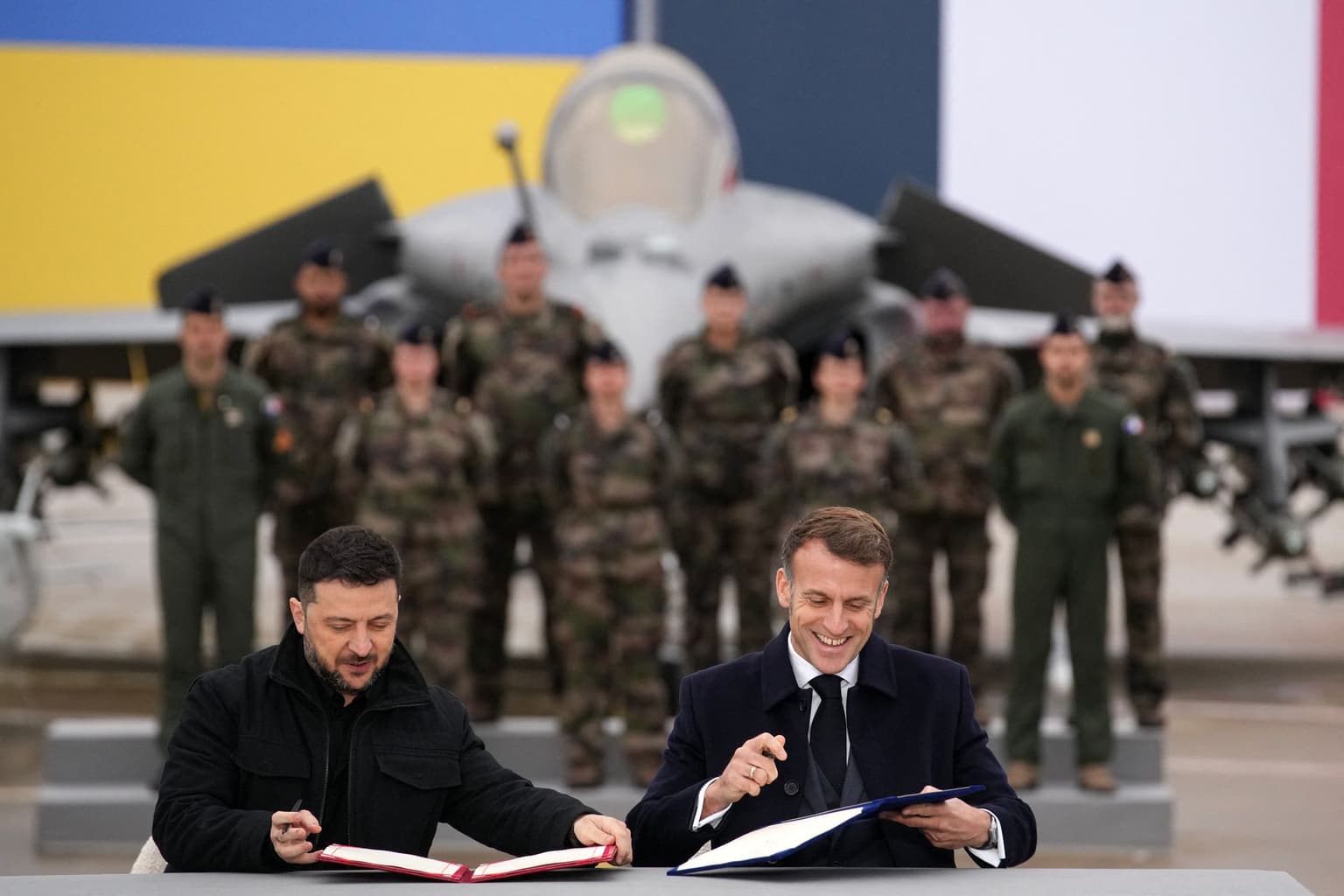 Ukraine to purchase 100 Rafale jets, Zelensky says after signing defense declaration with Macron