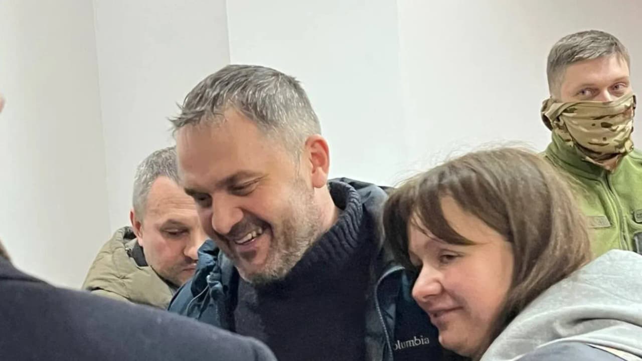 Court closes case against anti-graft detective detained amid conflict with President's Office
